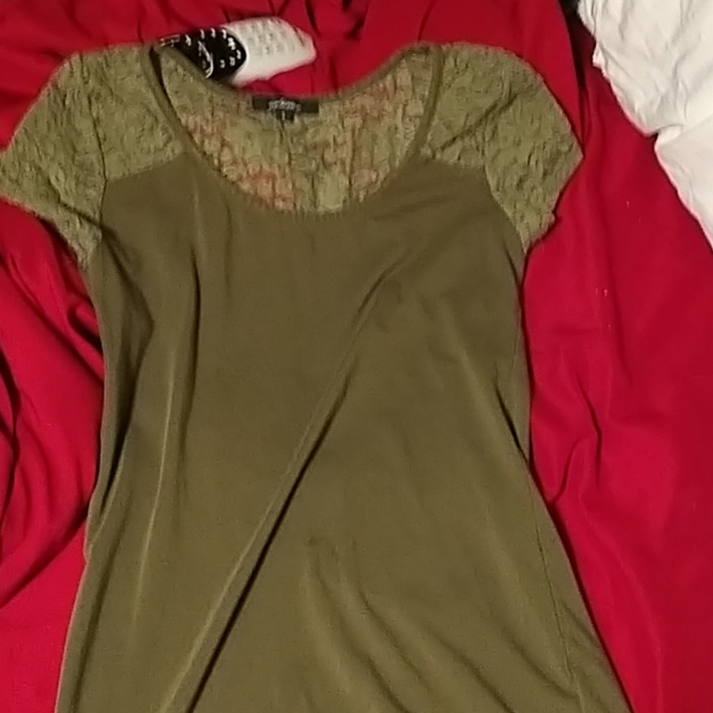Short with lace sleeves